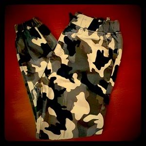Junior Camo/Cropped Pant Size 18
